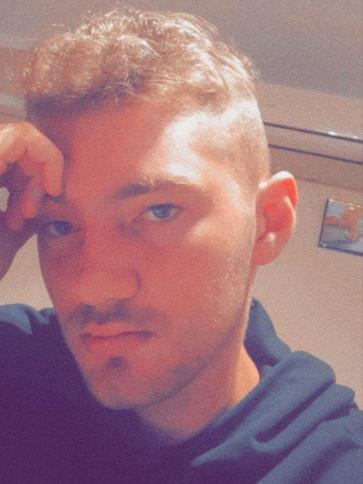 Bence, 24 éves almáskamarási társkereső férfi profil fotója
