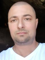 Sziasztok! József vagyok. Komoly versegi párkereső nők jelentkezését várom.