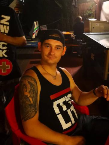 István, 39 éves balatonkenesei társkereső férfi profil fotója