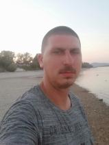 Sziasztok! Lajos vagyok. Komoly fülöpi párkereső nők jelentkezését várom.