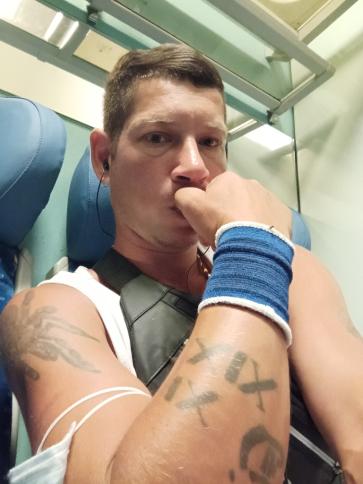 Róbert, 40 éves encsi társkereső férfi profil fotója
