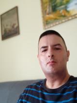 Sziasztok! csaba vagyok. Komoly péri párkereső nők jelentkezését várom.