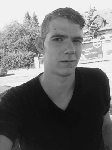 Zoli, 29 éves balatonszepezdi társkereső férfi profil fotója