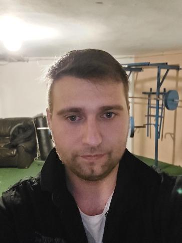 Dávid, 32 éves kótaji társkereső férfi profil fotója