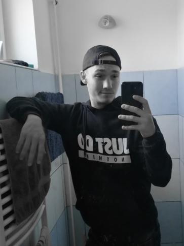 Márton, 26 éves táplánszentkereszti társkereső férfi profil fotója