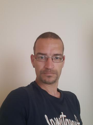 Szabi, 42 éves győrújbaráti társkereső férfi profil fotója