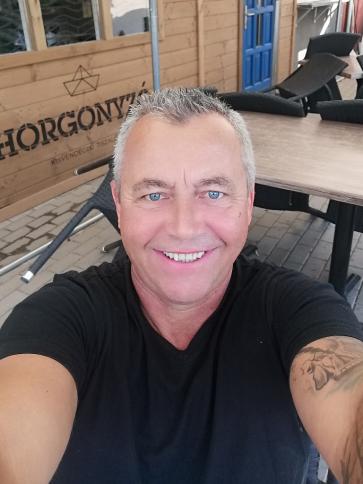 János, 58 éves szerencsi társkereső férfi profil fotója