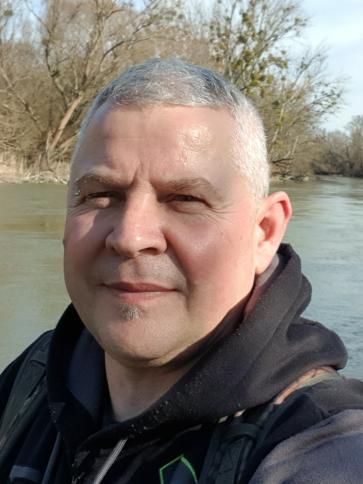 Gyula, 57 éves mosonmagyaróvári társkereső férfi profil fotója