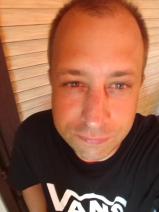 Sziasztok! Zsolt vagyok. Fiatal szarvasi párkereső lányokkal chatelnék.