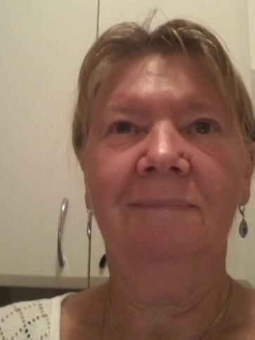 Rozália, 69 éves abádszalóki társkereső nő profil fotója Rozália, 69 éves abádszalóki társkereső nő profil fotója