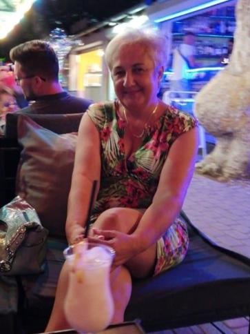 Márta, 61 éves hajdúszoboszlói társkereső nő profil fotója Márta, 61 éves hajdúszoboszlói társkereső nő profil fotója