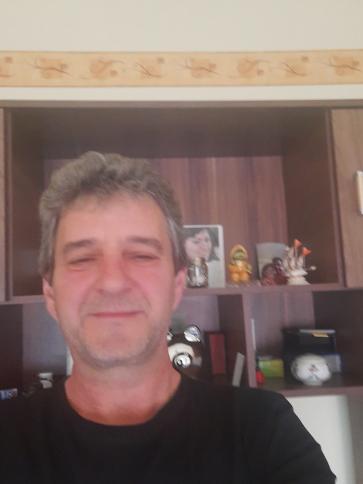 Gyula, 57 éves markazi társkereső férfi profil fotója
