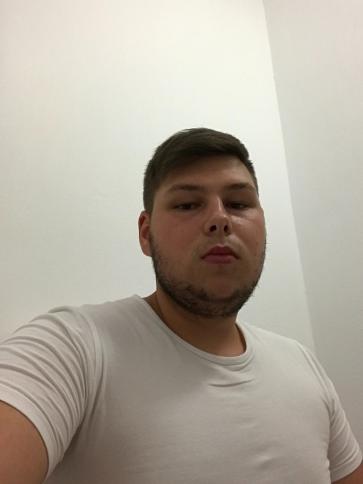 Ádám, 24 éves jászberényi társkereső férfi profil fotója