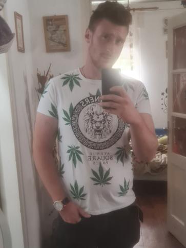 Zsolt, 26 éves táci társkereső férfi profil fotója
