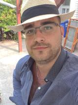 Sziasztok! Frank vagyok. Online kartali randizni vágyó nők kattinsatok a kedvenc gombra.