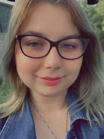 Virág, 23 éves szigetszentmiklósi társkereső nő profil fotója