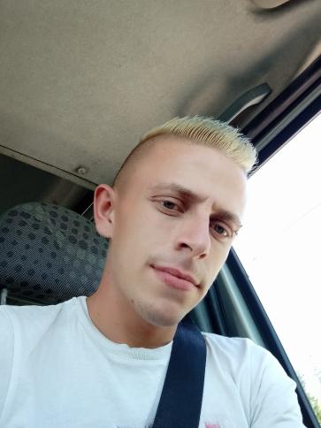 Balázs, 28 éves pécsi társkereső férfi profil fotója Balázs, 28 éves pécsi társkereső férfi profil fotója