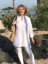 Sziasztok! Zsuzsa vagyok. Online Budapest V. kerületi randizni vágyó férfiak jelöljetek kedvencnek.