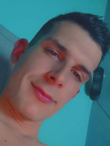 Bence, 28 éves kiskunlacházai társkereső férfi profil fotója