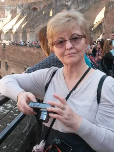 Katalin, 69 éves albániai társkereső nő profil fotója