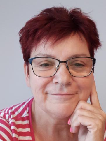 Jutka, 63 éves esztergomi társkereső nő profil fotója