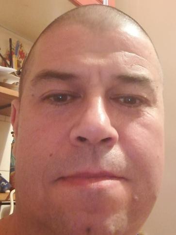József, 48 éves almásfüzitői társkereső férfi profil fotója
