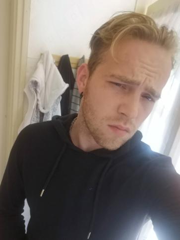 Tomi, 28 éves héregi társkereső férfi profil fotója