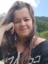 Sziasztok! Beáta vagyok. Online ajkai randizni vágyó férfiak jelöljetek kedvencnek.