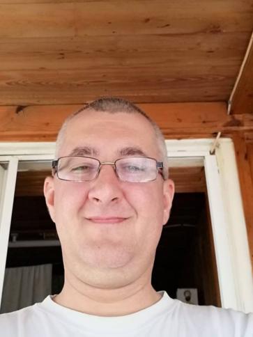 Gábor, 46 éves komlói társkereső férfi profil fotója