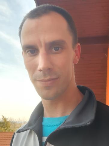 Gábor, 35 éves balatonfenyvesi társkereső férfi profil fotója