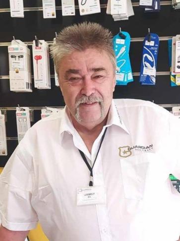 László, 62 éves szombathelyi társkereső férfi profil fotója László, 62 éves szombathelyi társkereső férfi profil fotója