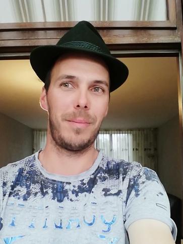 Ákos, 37 éves dédestapolcsányi társkereső férfi profil fotója