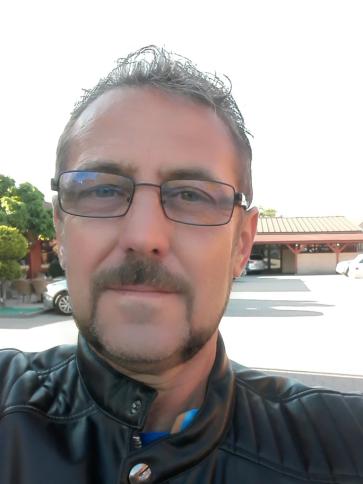 Sándor, 57 éves csobaji társkereső férfi profil fotója Sándor, 57 éves csobaji társkereső férfi profil fotója