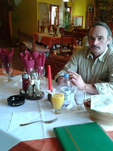 Csaba, 68 éves tatabányai társkereső férfi profil fotója