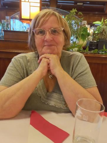 Elisabeth, 72 éves kecskeméti társkereső nő profil fotója Elisabeth, 72 éves kecskeméti társkereső nő profil fotója