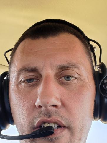 Gábor, 46 éves balatonalmádi társkereső férfi profil fotója Gábor, 46 éves balatonalmádi társkereső férfi profil fotója