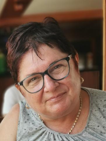 Erzsi, 60 éves gyarmati társkereső nő profil fotója