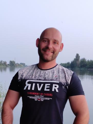 Gábor, 31 éves ráckevei társkereső férfi profil fotója