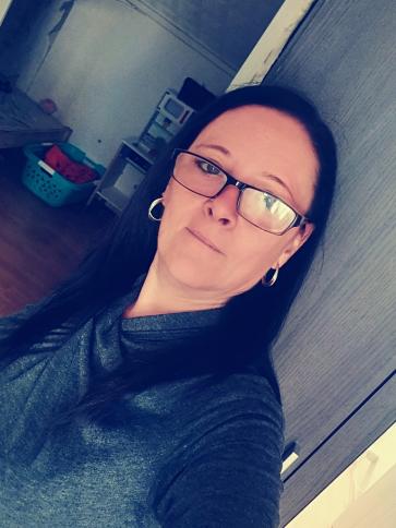 Krisztina, 51 éves esztergomi társkereső nő profil fotója Krisztina, 51 éves esztergomi társkereső nő profil fotója