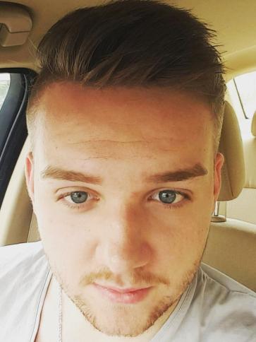 Zsolt, 27 éves bicskei társkereső férfi profil fotója