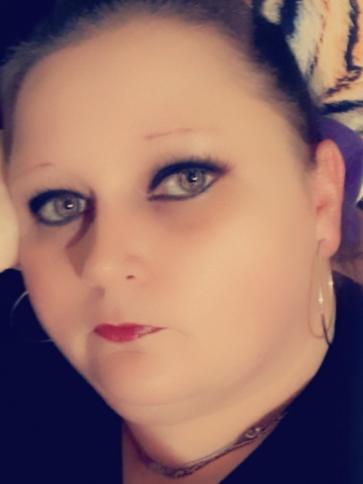 Zsanett, 39 éves lábatlani társkereső nő profil fotója