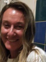 Sziasztok! Fanni vagyok. Online Budapest V. kerületi randizni vágyó férfiak jelöljetek kedvencnek.
