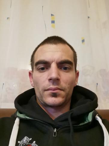 Róbert, 38 éves kaposvári társkereső férfi profil fotója
