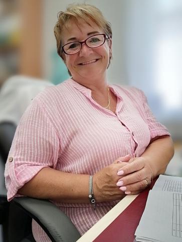 Eszter, 61 éves Budapest XVI. kerületi társkereső nő profil fotója