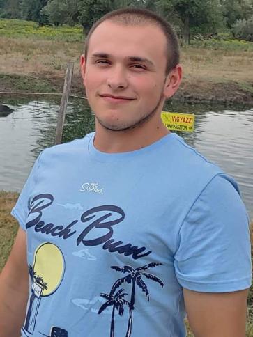Ádám, 24 éves pápai társkereső férfi profil fotója