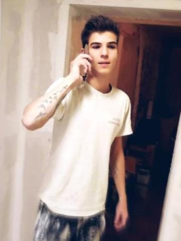 Ádám, 22 éves mezőkovácsházai társkereső férfi profil fotója