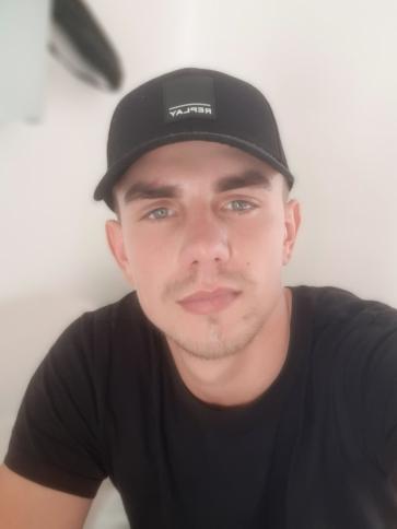 Róbert, 27 éves erdőhorváti társkereső férfi profil fotója