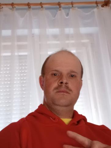 Zoli, 39 éves dánszentmiklósi társkereső férfi profil fotója