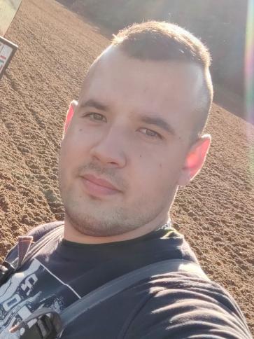 Attila, 27 éves ajaki társkereső férfi profil fotója
