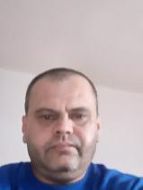 Sziasztok! Péter vagyok. Komoly komádi párkereső nők jelentkezését várom.